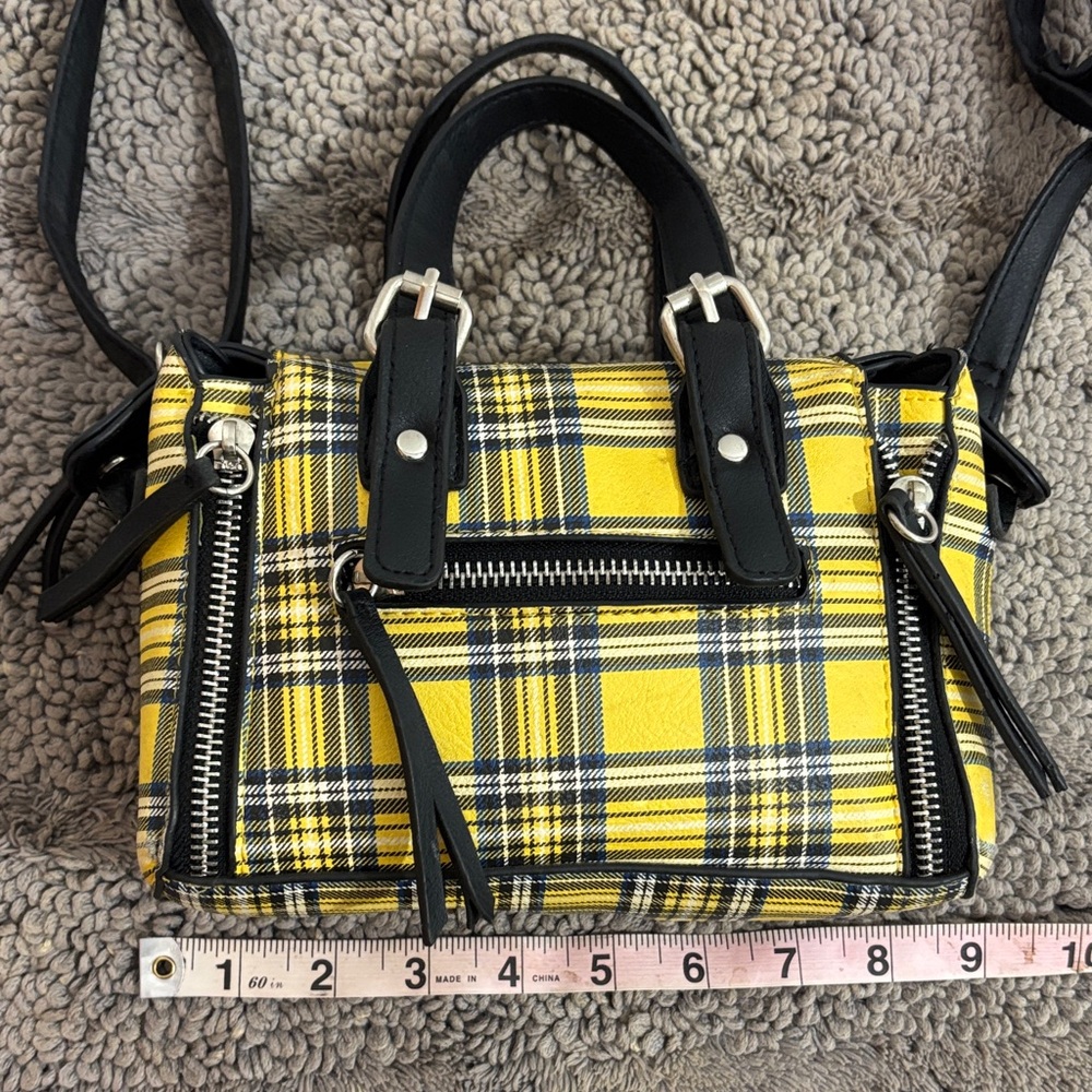 Stylish Yellow Plaid Crossbody Bag with Black Accents - Picture 3 of 10